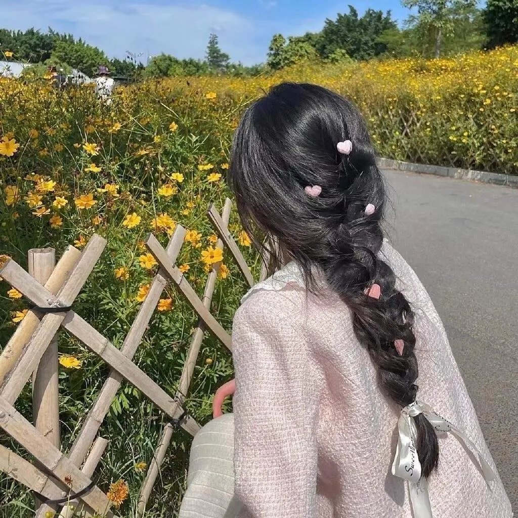 红衣小女孩